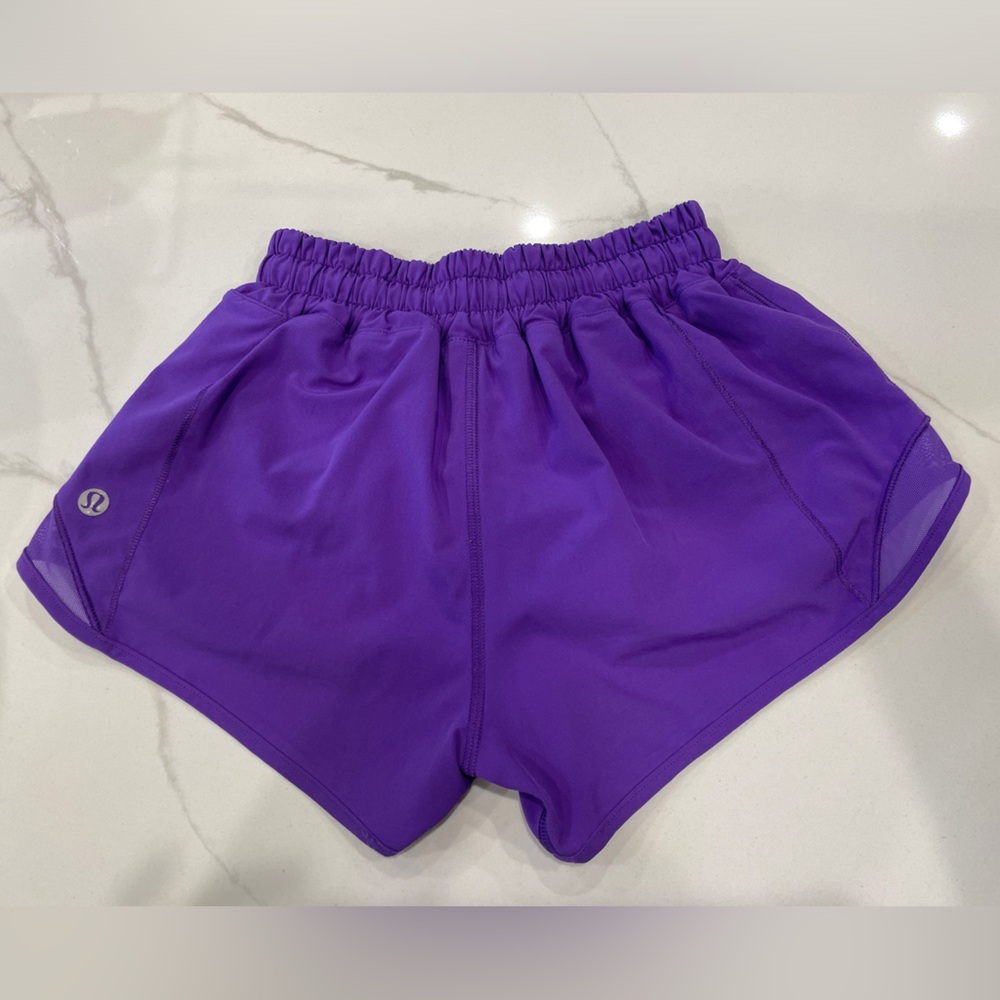 Lululemon Hotty Hot shorts Low rise, 2.5 inch